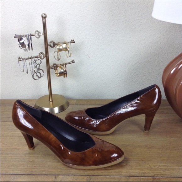 Stuart Weitzman Caramel Leather Rubber Sole Heels - Picture 3 of 8